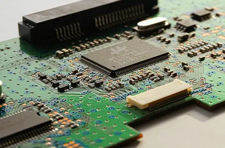 Панель управления автомобильной информационно-развлекательной системой